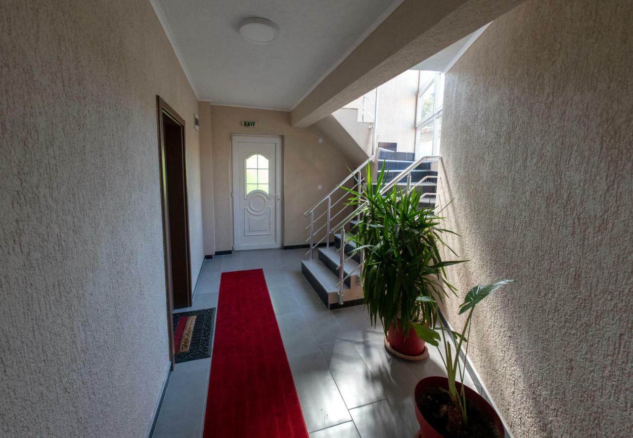 Dionis Rooms & Apartments Prilep Eksteriør bilde