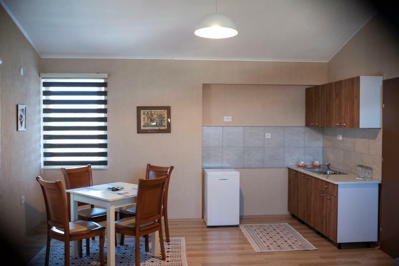 Dionis Rooms & Apartments Prilep Eksteriør bilde